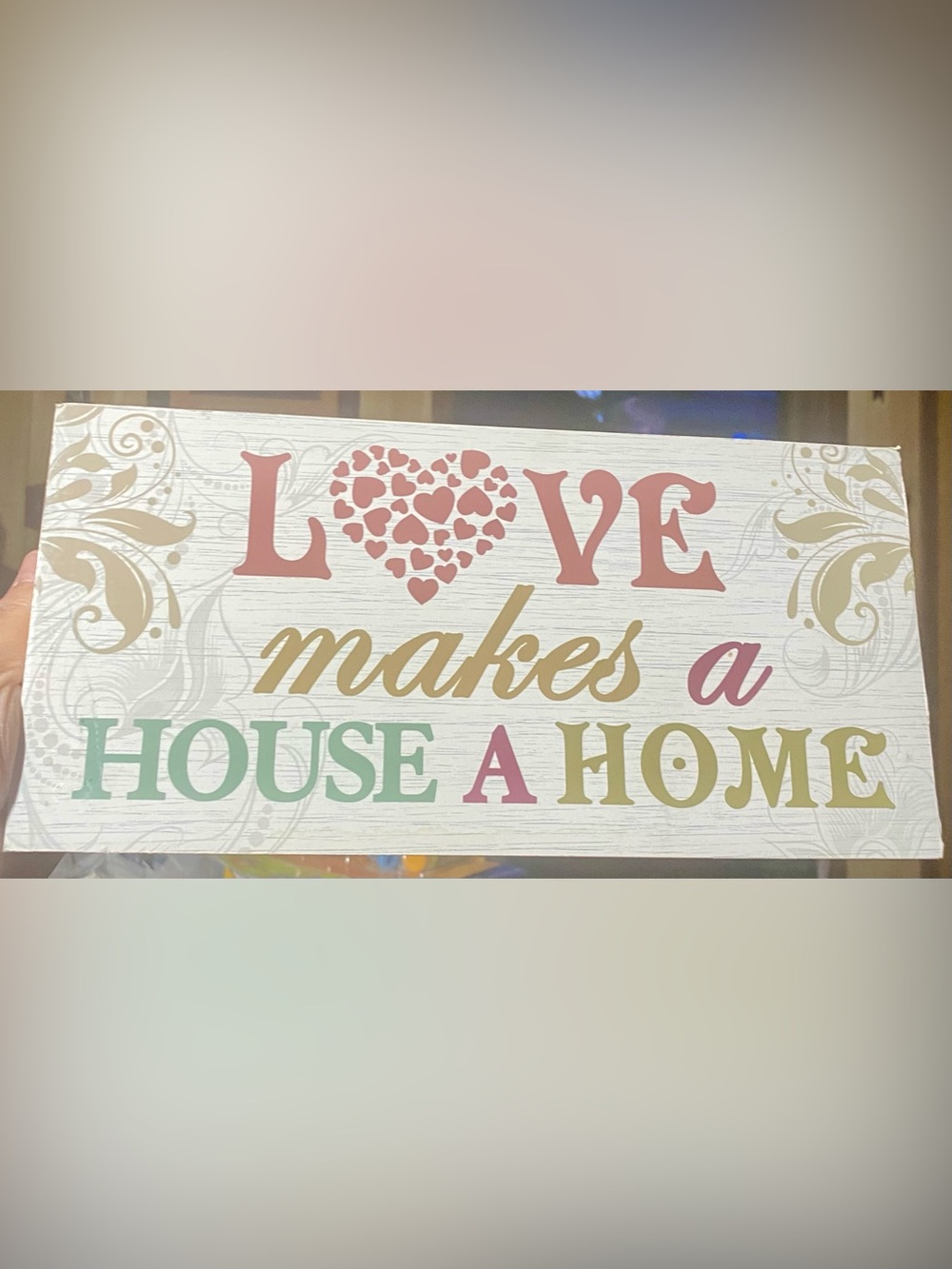 Wall Decor “Love makes a house a home”. It uses serif & script fonts